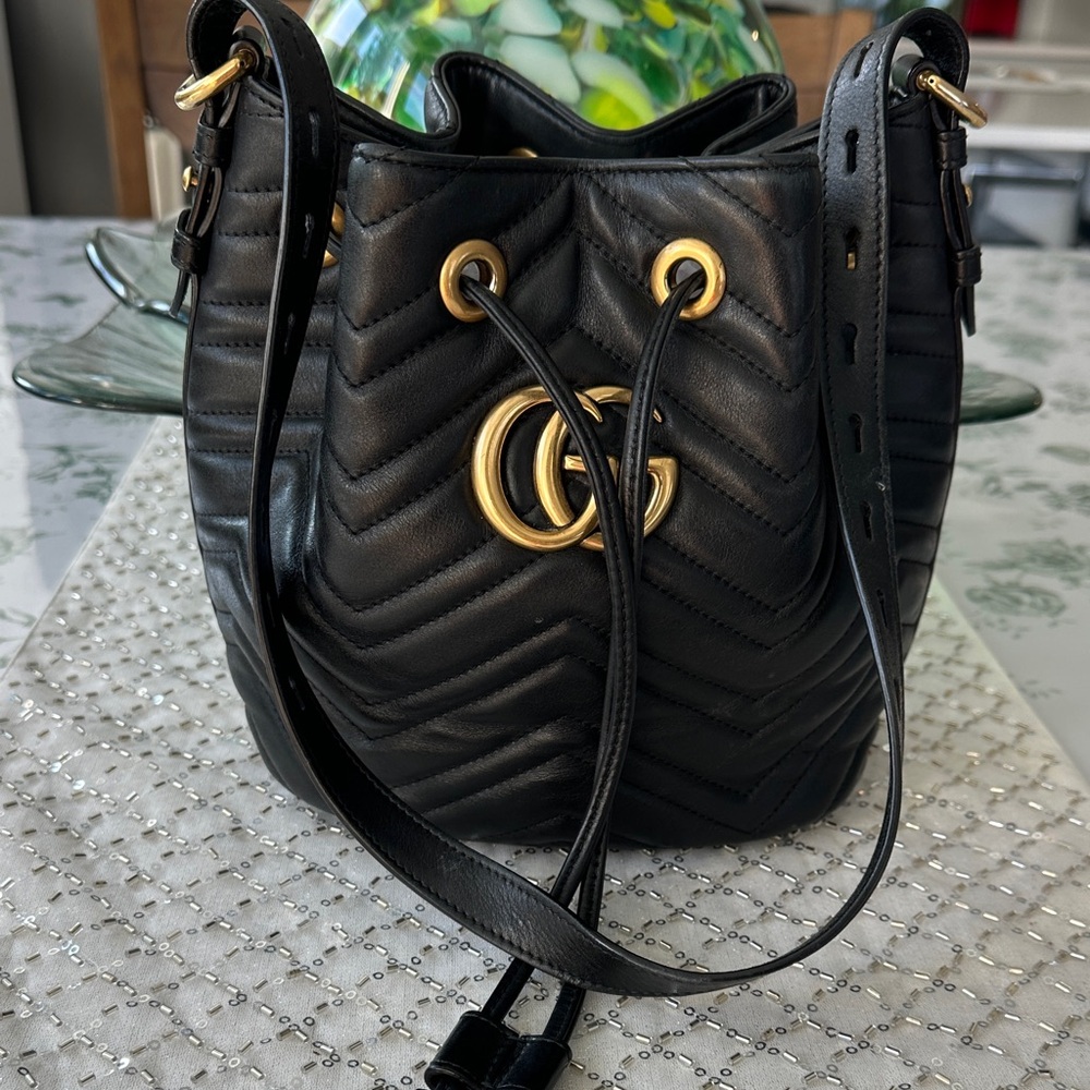 Authentic Gucci Black Leather Bucket Bag with card holder - Picture 2 of 16